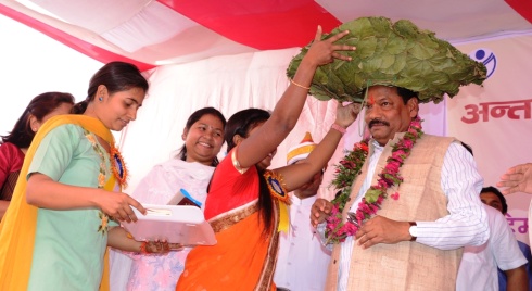 Picture shows Jharkhand CM Raghubar Das addressing Primitive Tribe Women Panchayat.