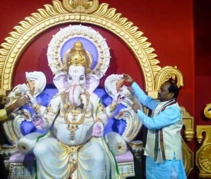 *Picture shows CM Raghubar Das paying homage to Lord Ganesh on Ganesh Chaturthi at Kadma,Jamshedpur,Jaharkhand.