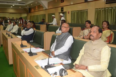 Ranchi, Jharkhand 17 November 2016 :: Jharkhand Chief Minister Raghubar Das (R) along with his cabinet Ministers during first day of winter session at Jharkhand Assembly in Ranchi on Thursday. Photo-Ratan Lal